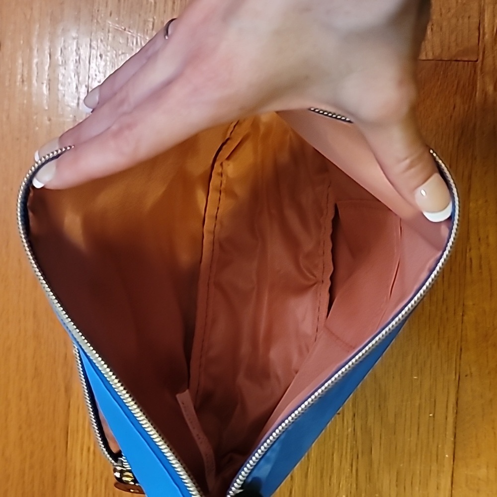 Make-Up Tote - Picture 4 of 4